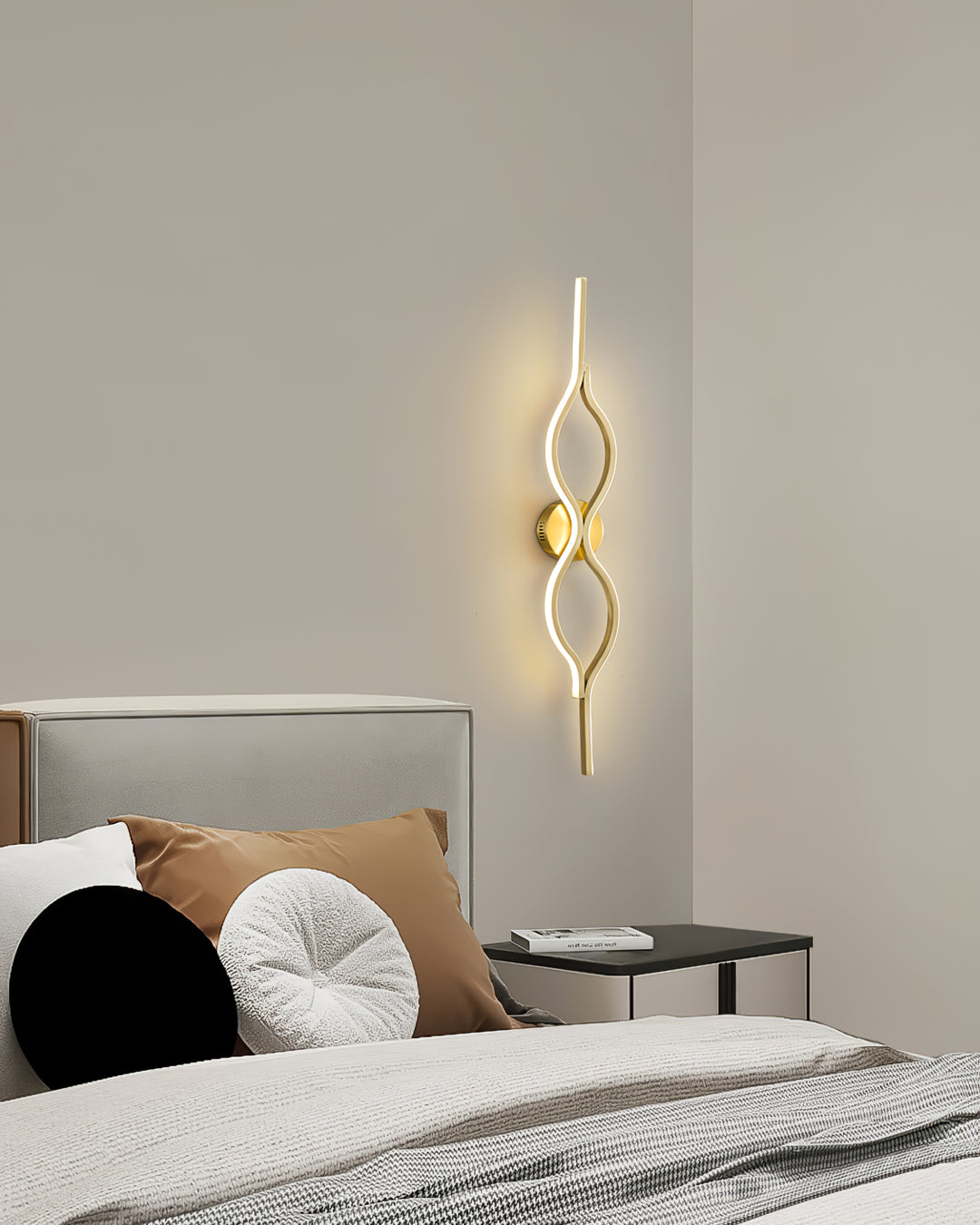 Twist Brass Wall Light - Vakkerlight