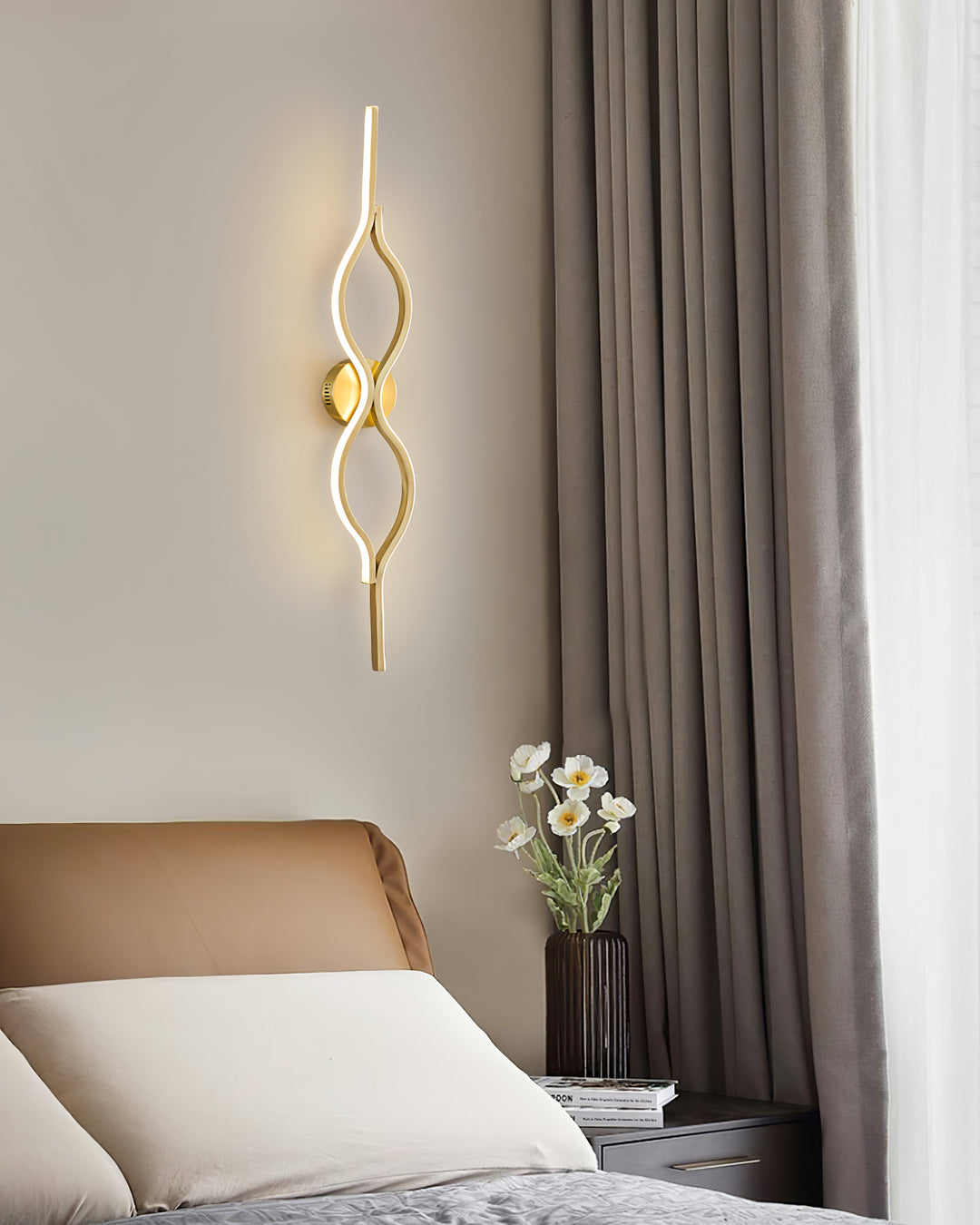 Twist Brass Wall Light - Vakkerlight