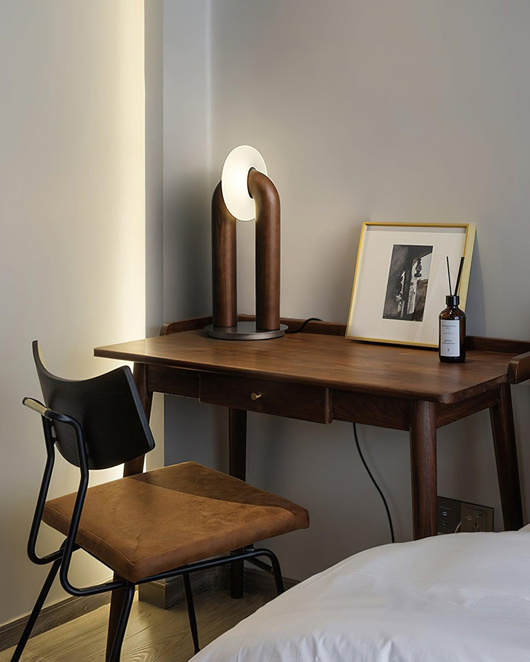 U - Shaped Xuanguang Table Lamp - Vakkerlight