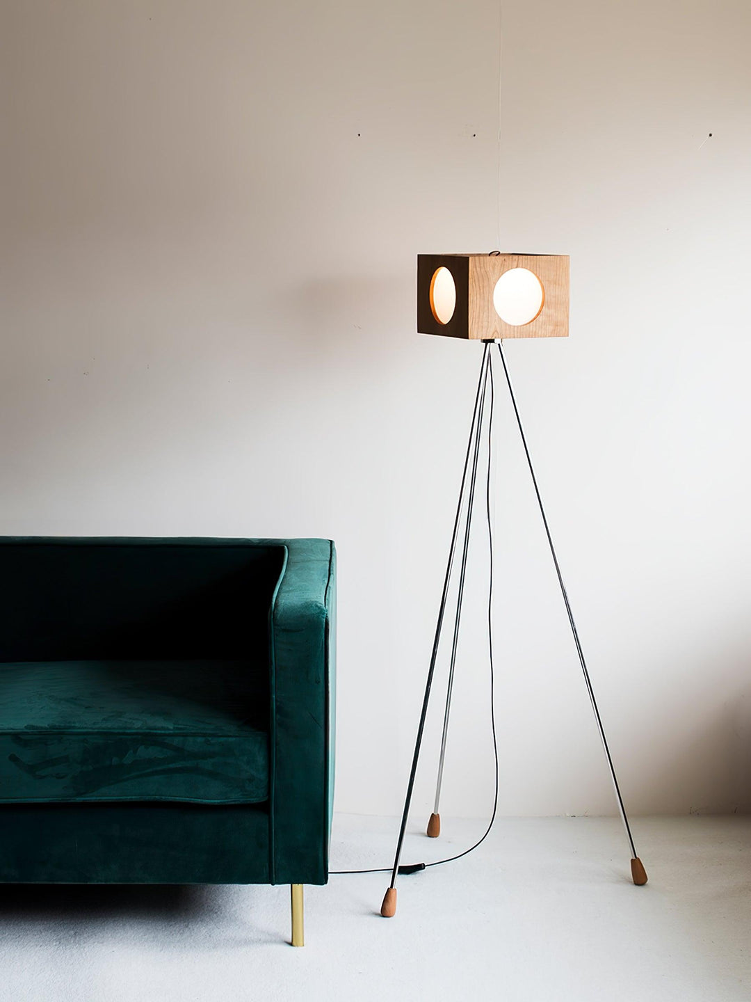 Vintage Tripod Camera Floor Lamp - Vakkerlight