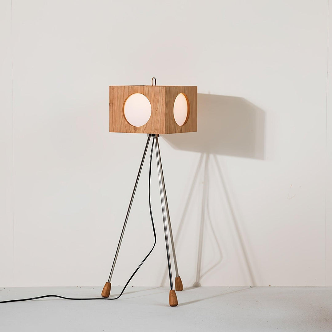 Vintage Tripod Camera Floor Lamp - Vakkerlight