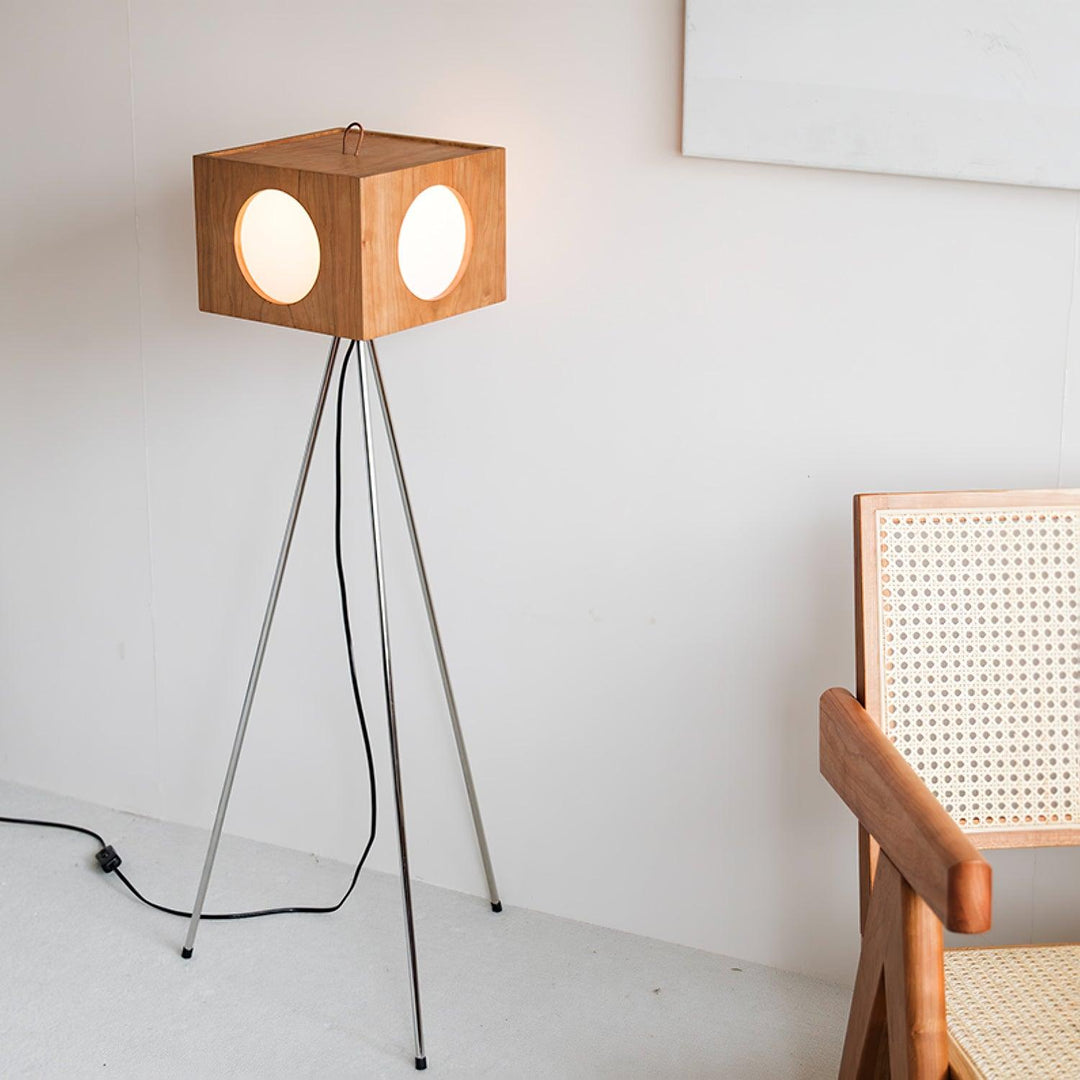 Vintage Tripod Camera Floor Lamp - Vakkerlight