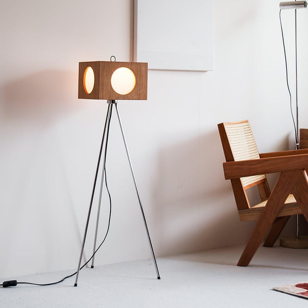 Vintage Tripod Camera Floor Lamp - Vakkerlight