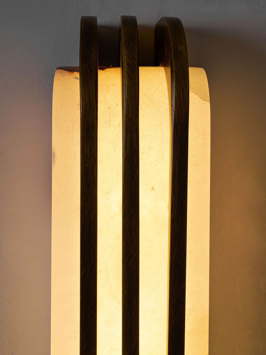 Virex Layered Alabaster-Wandleuchte