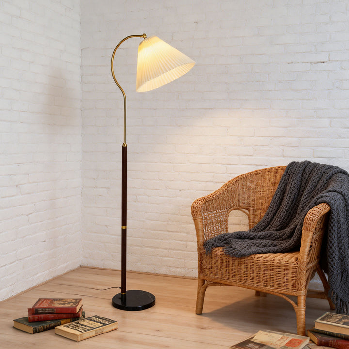 Walnut Gooseneck Floor Lamp - Vakkerlight