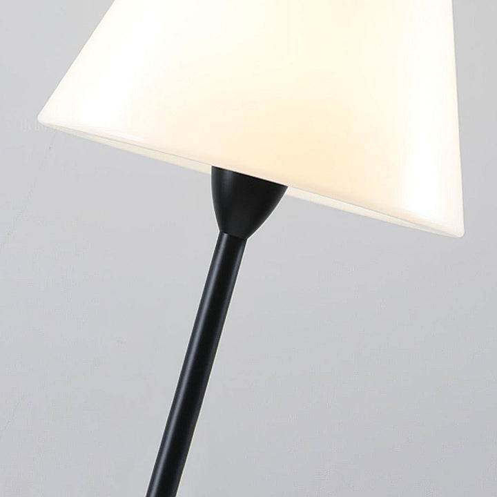 Ward Floor Lamp - Vakkerlight