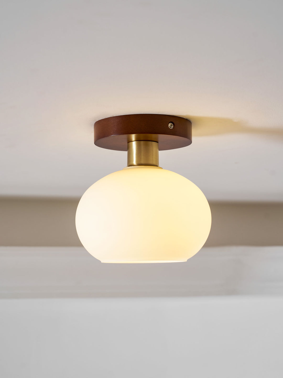 White Shell Ceiling Lamp - Vakkerlight