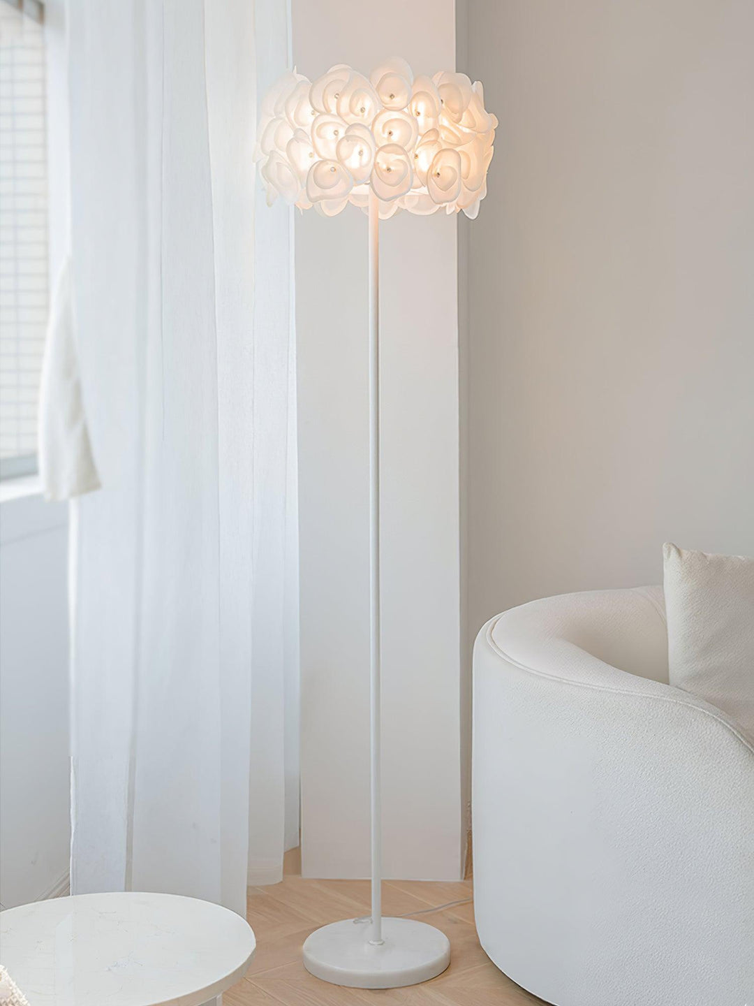 White Hydrangea Floor Lamp - Vakkerlight