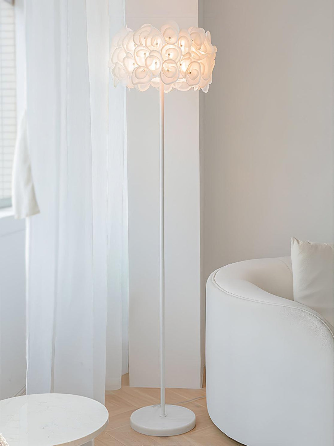 White Hydrangea Floor Lamp - Vakkerlight