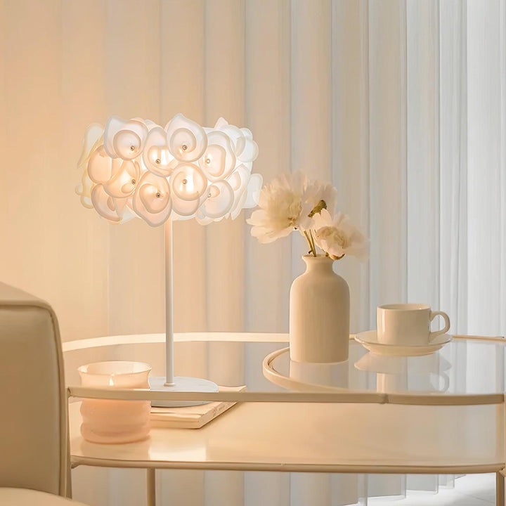 White Hydrangea Table Lamp - Vakkerlight