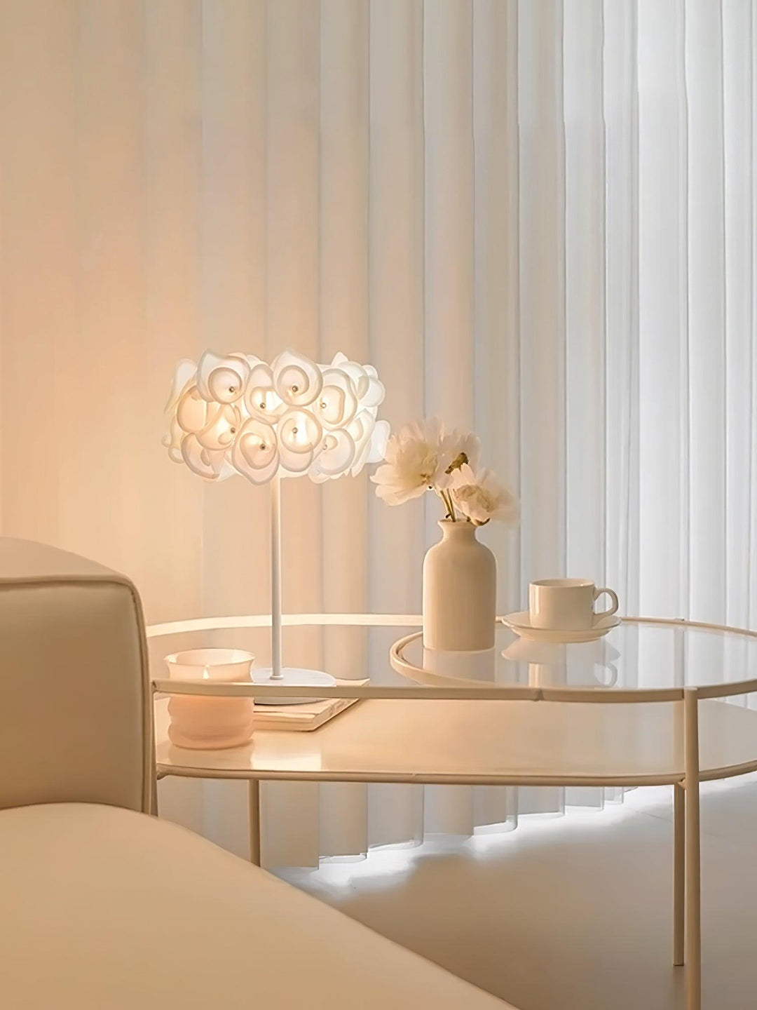 White Hydrangea Table Lamp - Vakkerlight