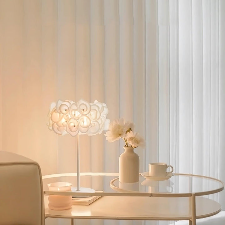 White Hydrangea Table Lamp - Vakkerlight