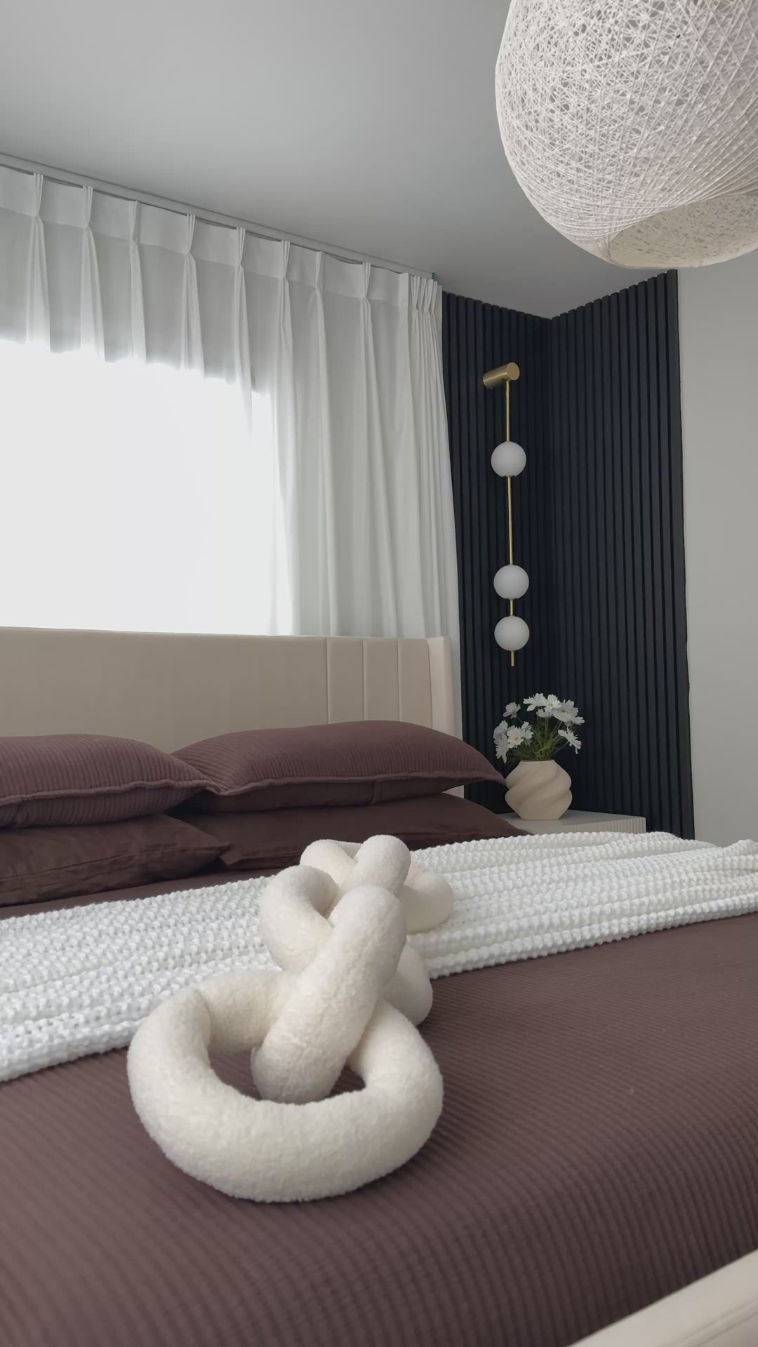 Wandleuchte mit vertikalen Kugeln