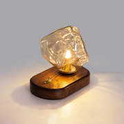 مصباح طاولة زجاجي من حجر الجليد