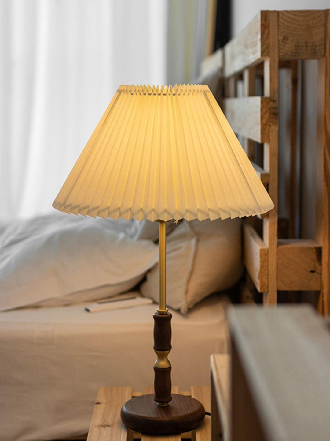 Accordion Pleat Walnut Table Lamp – detail 14
