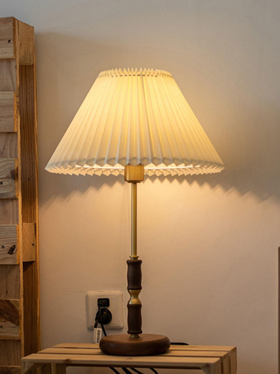 Accordion Pleat Walnut Table Lamp – detail 17