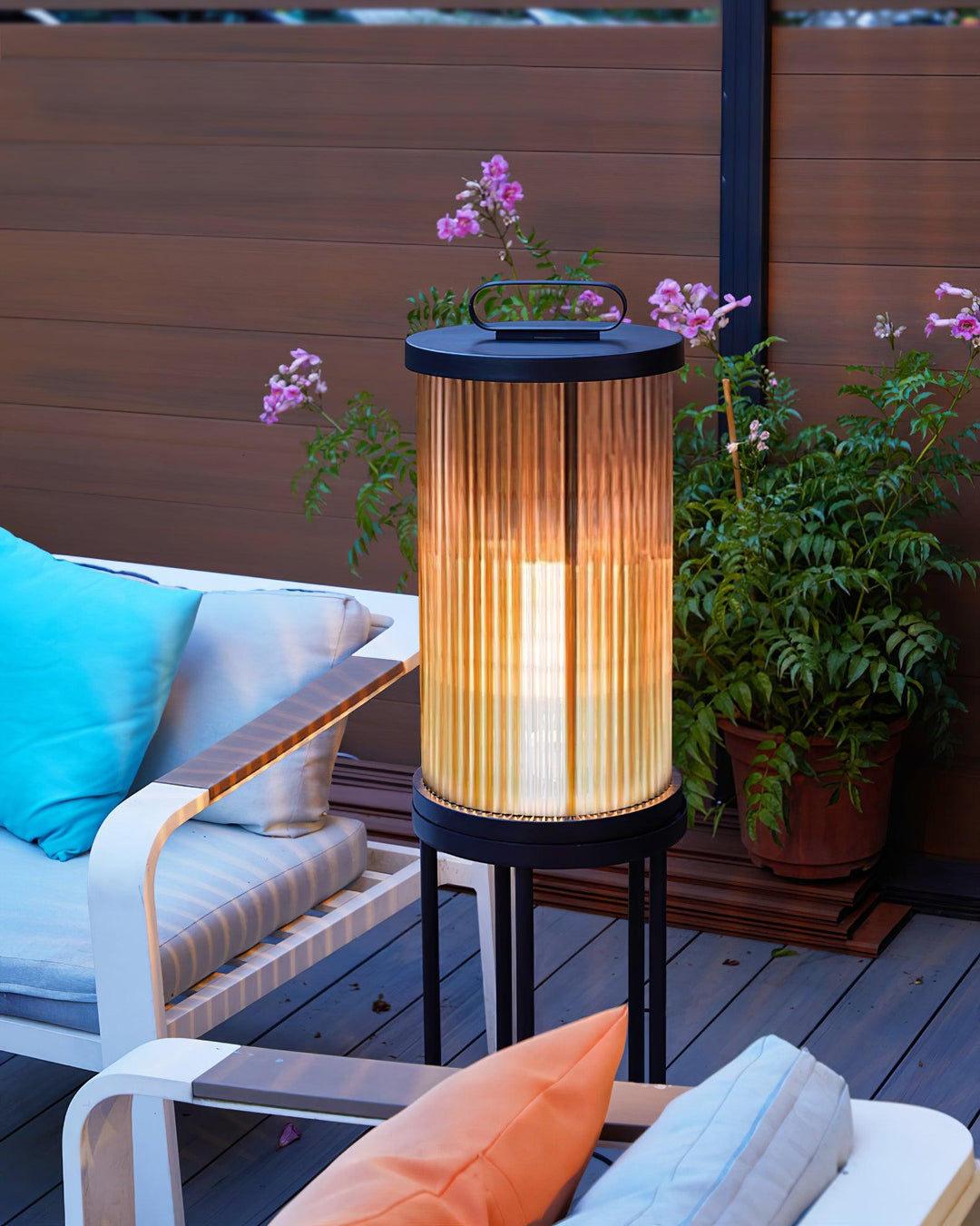 Lantern Garden Solar Outdoor Light - Vakkerlight