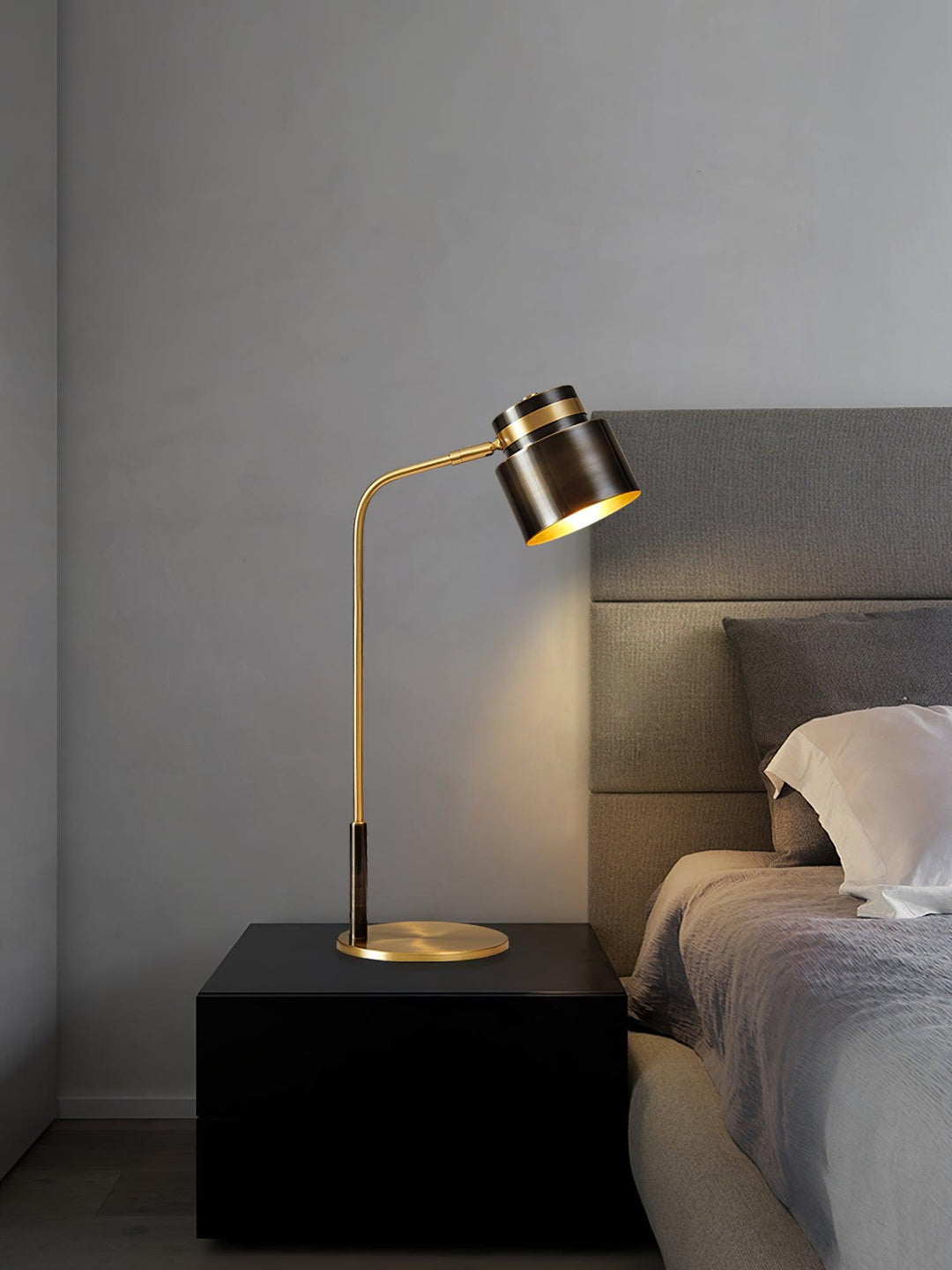 Ari Scandustrial Table Lamp - Vakkerlight