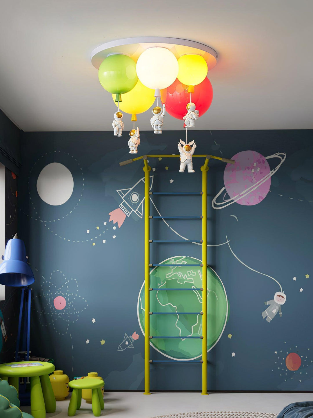 Astronaut Glossy Balloon Ceiling Lamp - Vakkerlight