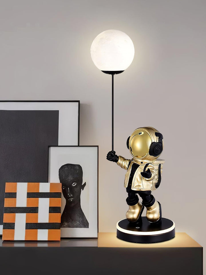 Astronaut and Planet Lamp - Vakkerlight