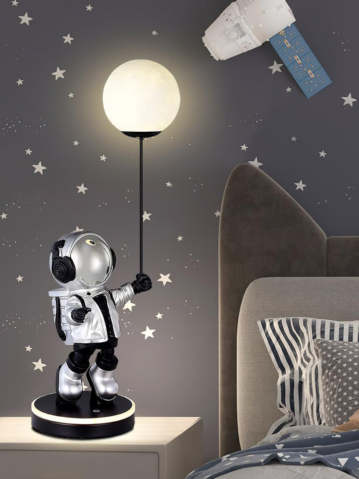 Astronaut and Planet Lamp - Vakkerlight