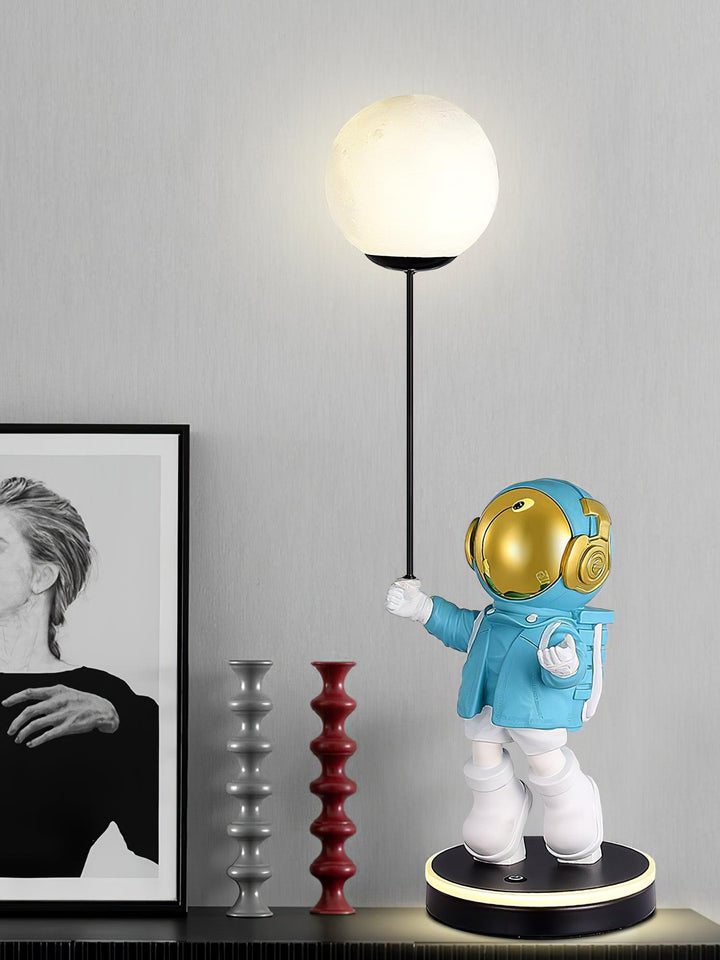 Astronaut and Planet Lamp - Vakkerlight