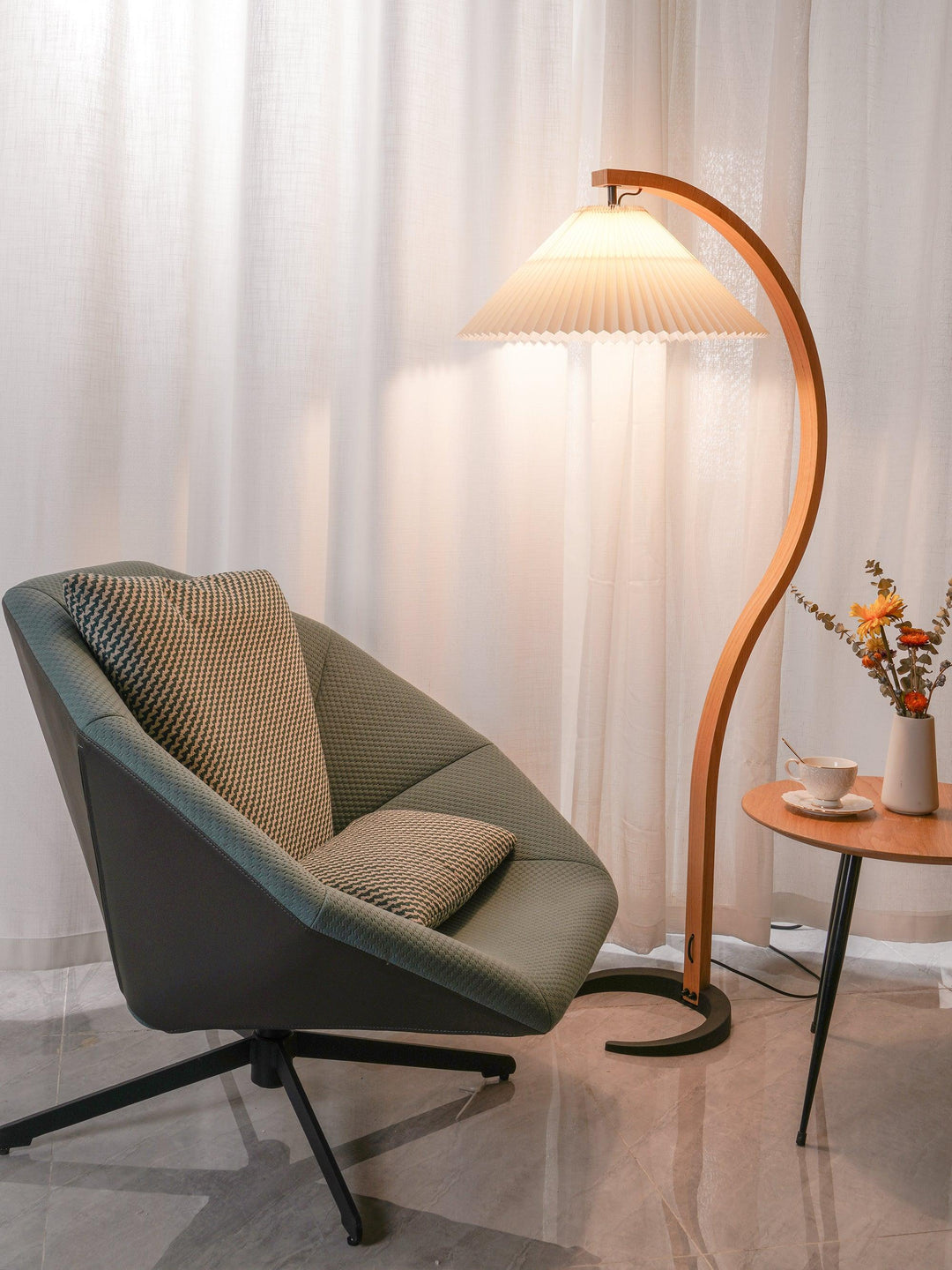 Caprani Floor Lamp - Vakkerlight