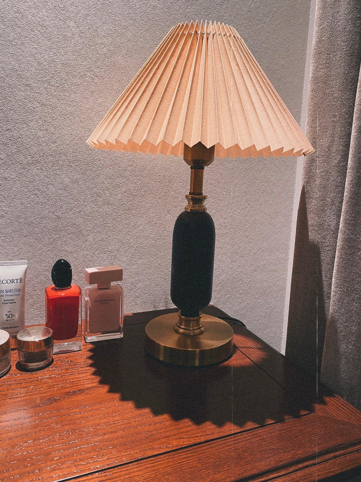 Classic Antique Table Lamp - Vakkerlight