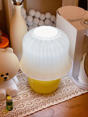 Creamy Mushroom Table Lamp - Vakkerlight