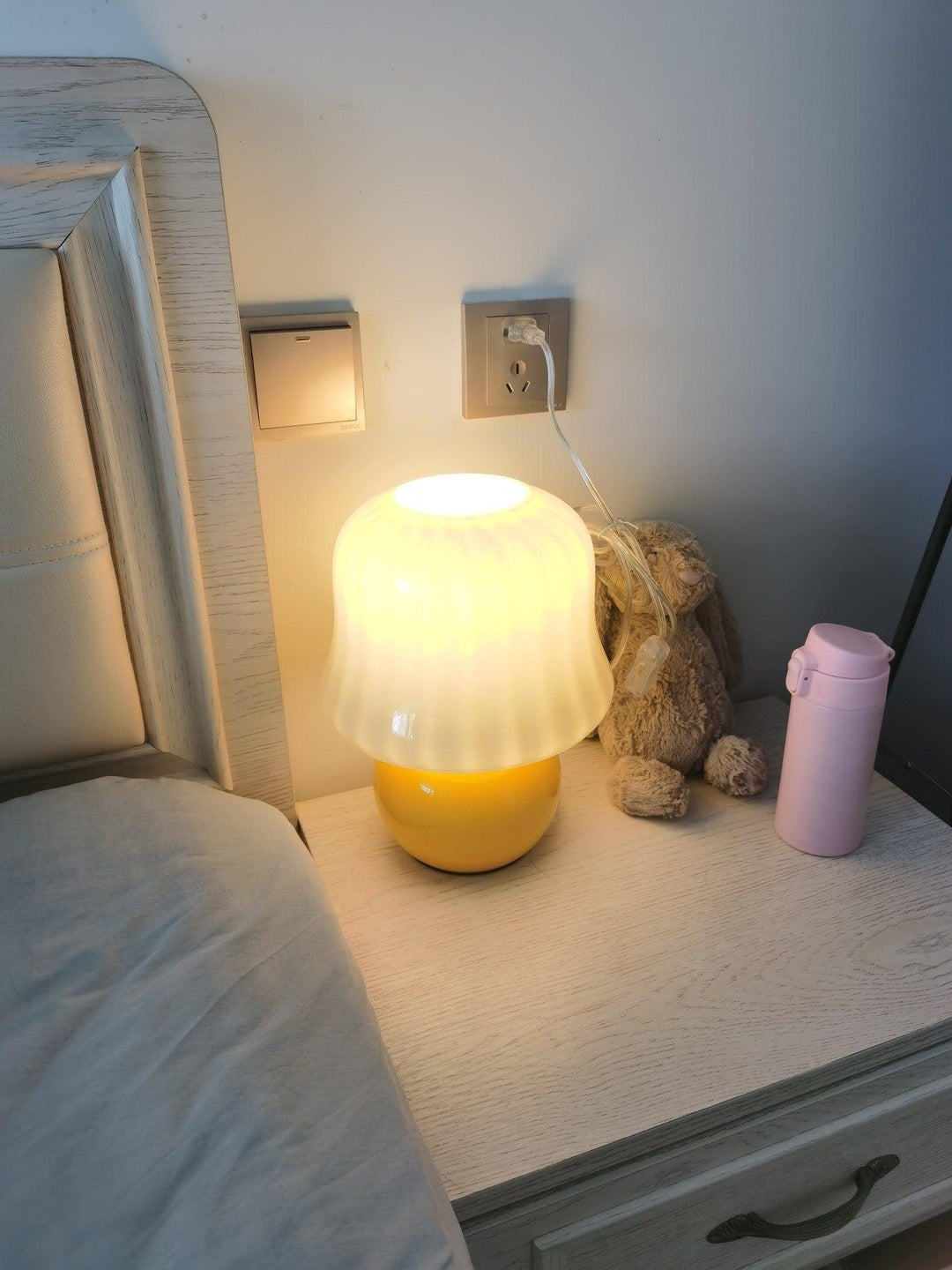 Creamy Mushroom Table Lamp - Vakkerlight