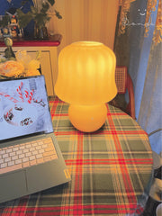 Creamy Mushroom Table Lamp - Vakkerlight
