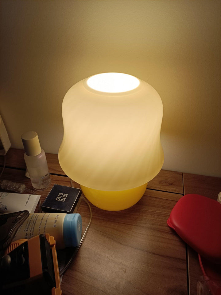 Creamy Mushroom Table Lamp - Vakkerlight