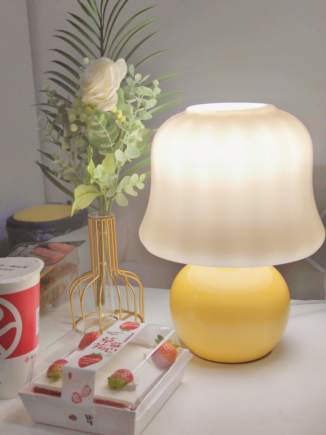 Creamy Mushroom Table Lamp - Vakkerlight