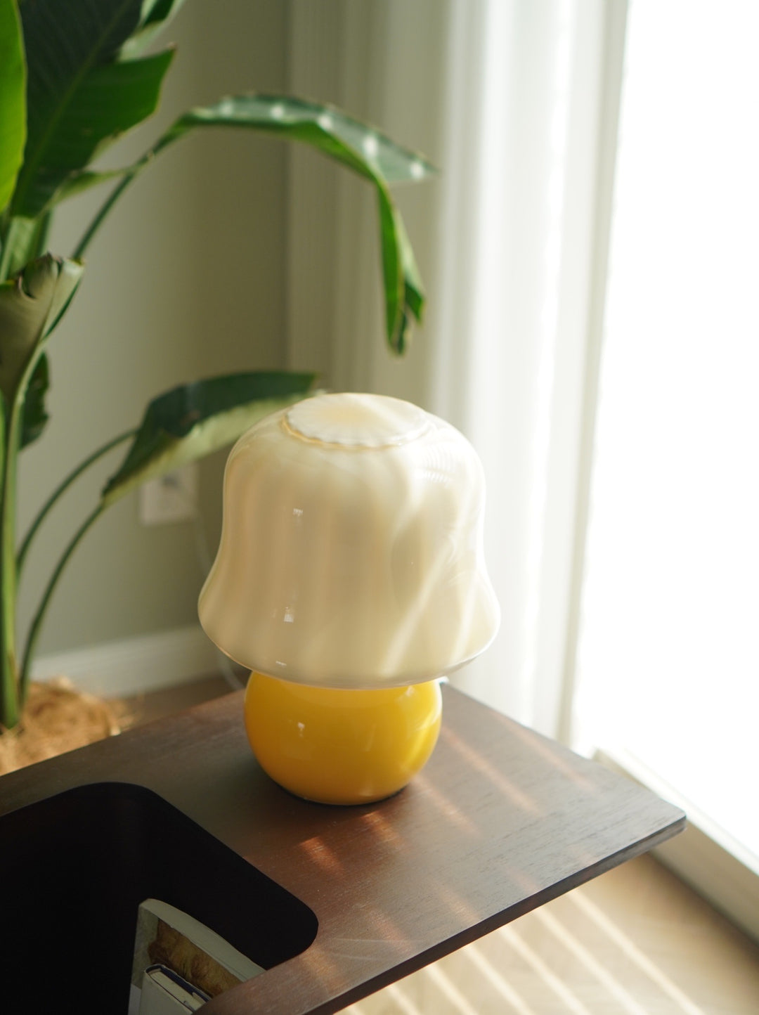 Creamy Mushroom Table Lamp - Vakkerlight