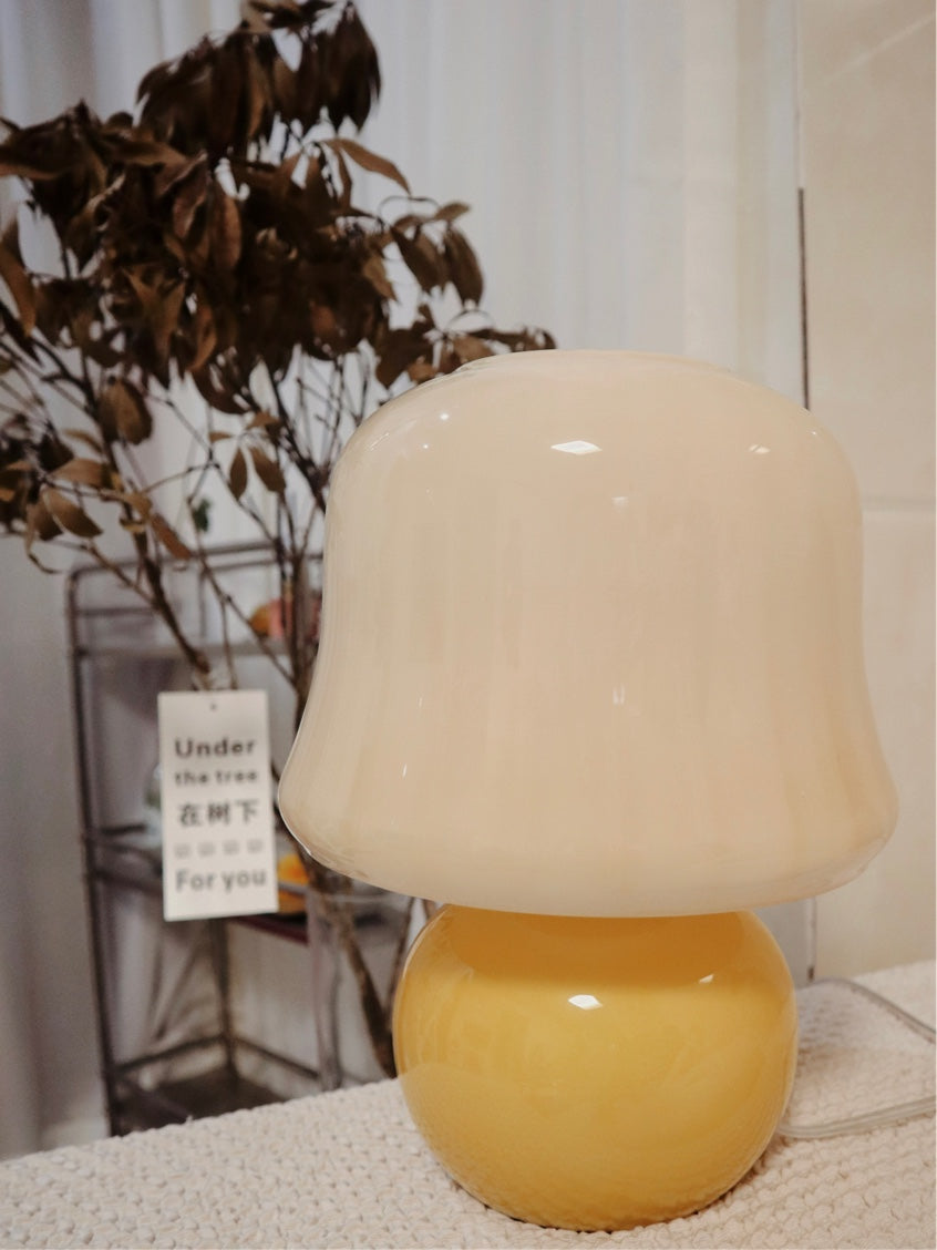 Creamy Mushroom Table Lamp - Vakkerlight