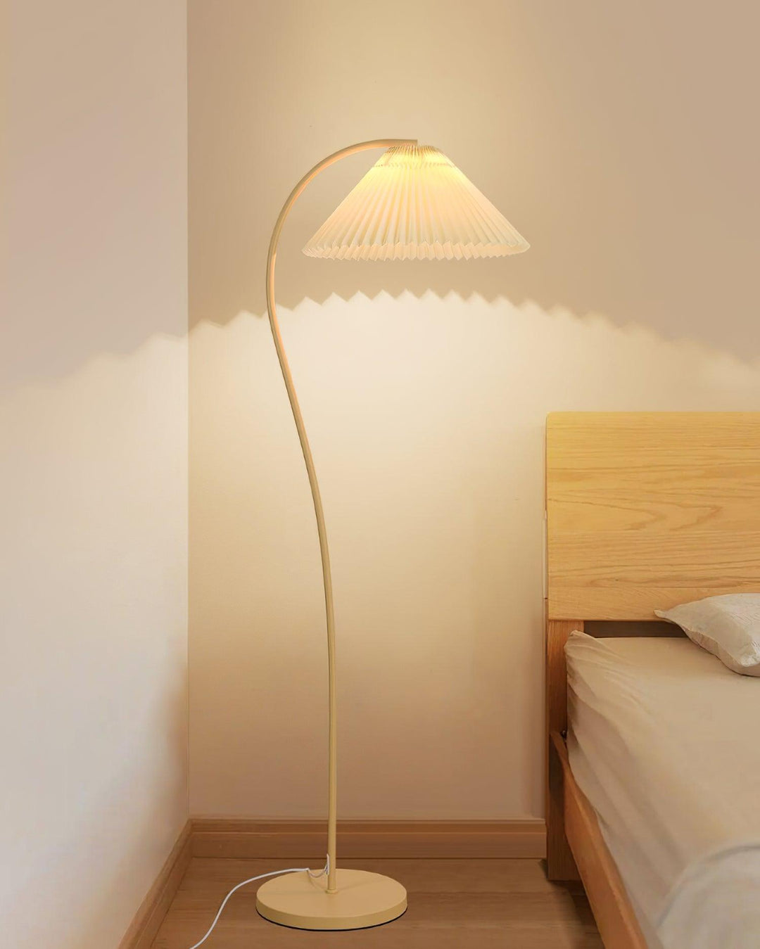 Crescini Pleated Floor Lamp - Vakkerlight