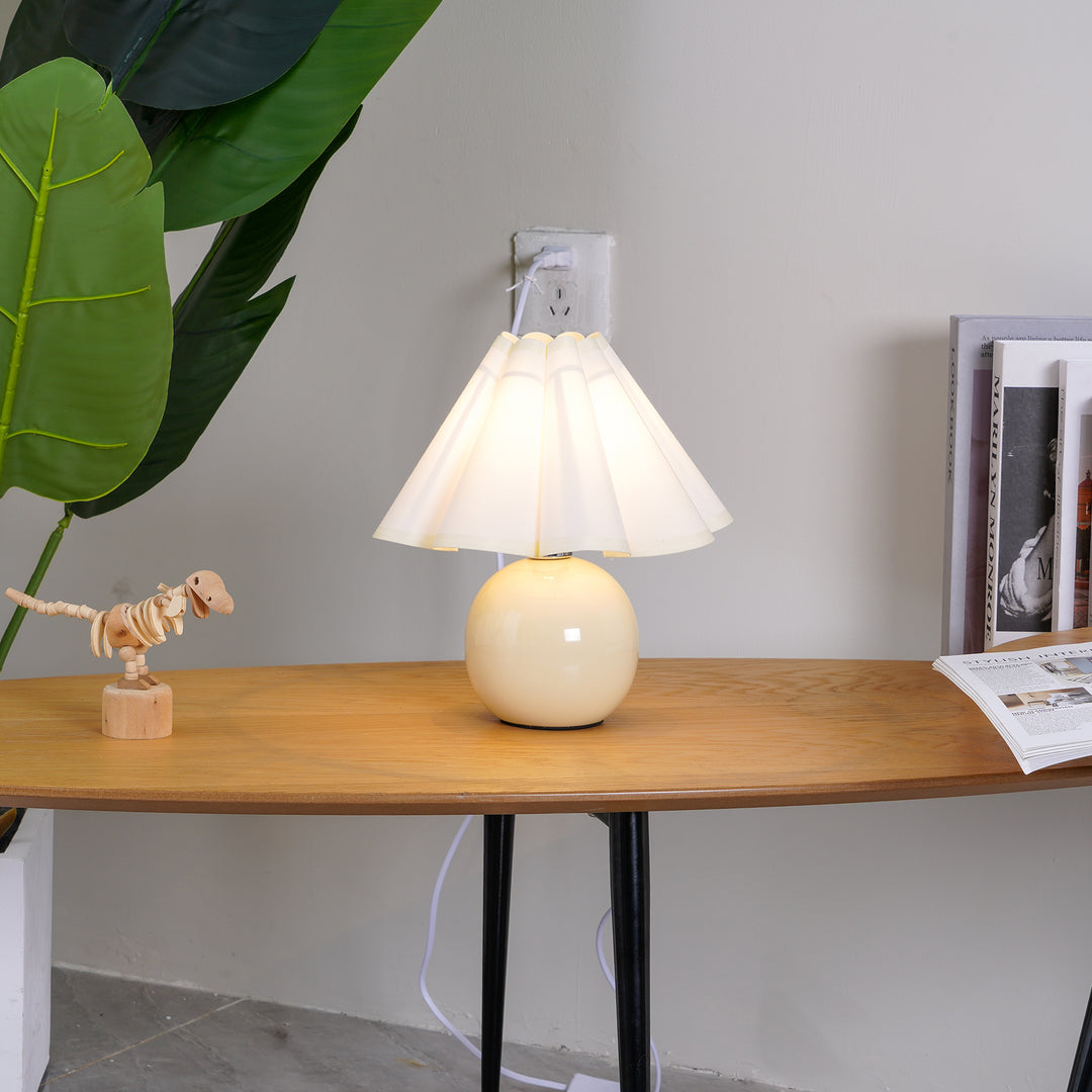 Kicsi Knife Pleat Table Lamp - Vakkerlight