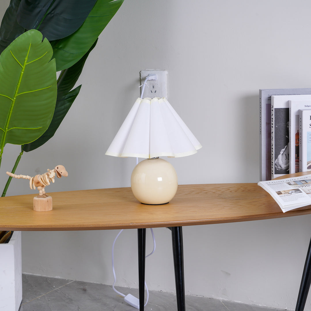 Kicsi Knife Pleat Table Lamp - Vakkerlight