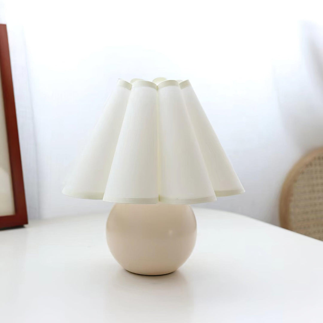 Kicsi Knife Pleat Table Lamp - Vakkerlight