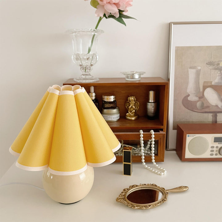 Kicsi Knife Pleat Table Lamp - Vakkerlight