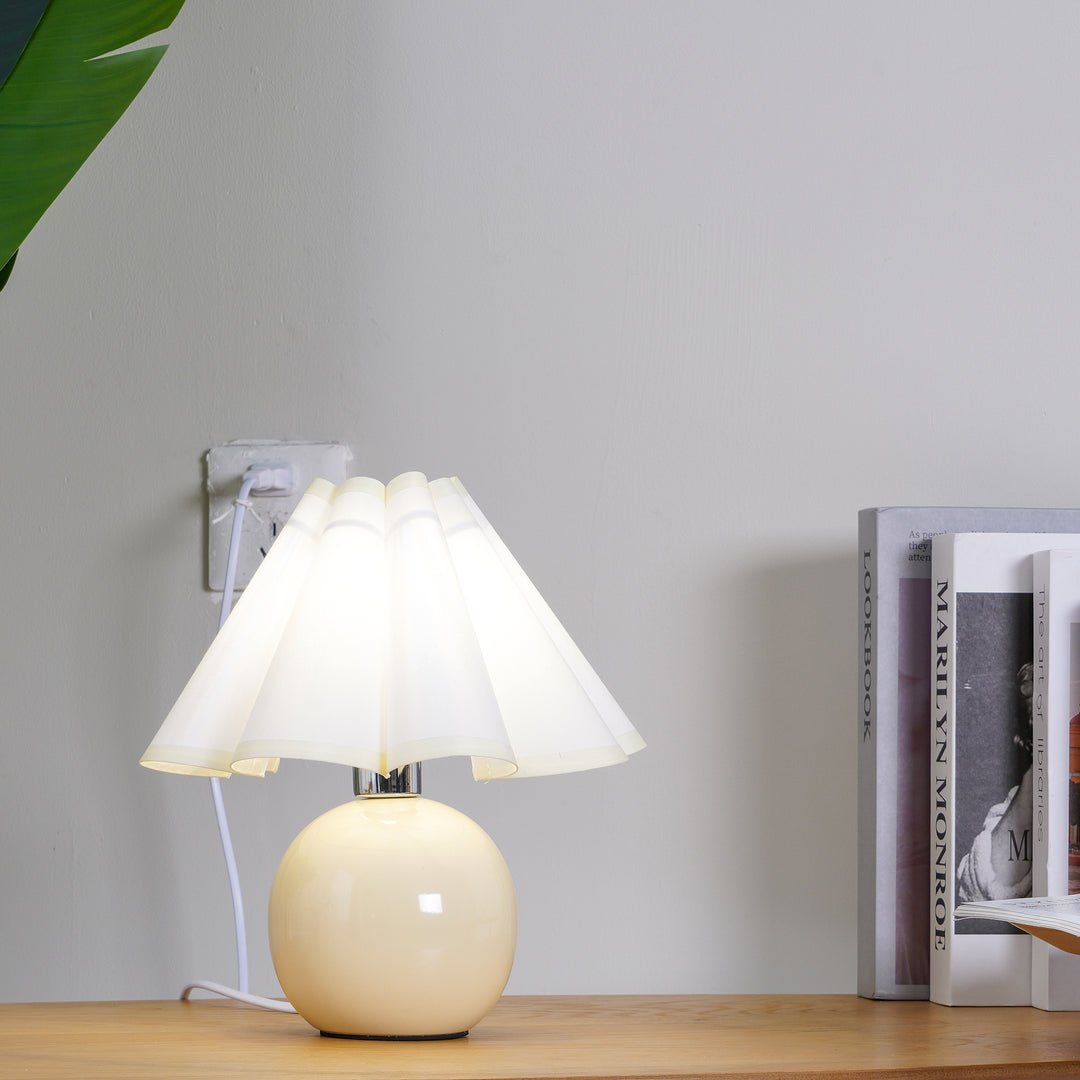 Kicsi Knife Pleat Table Lamp - Vakkerlight