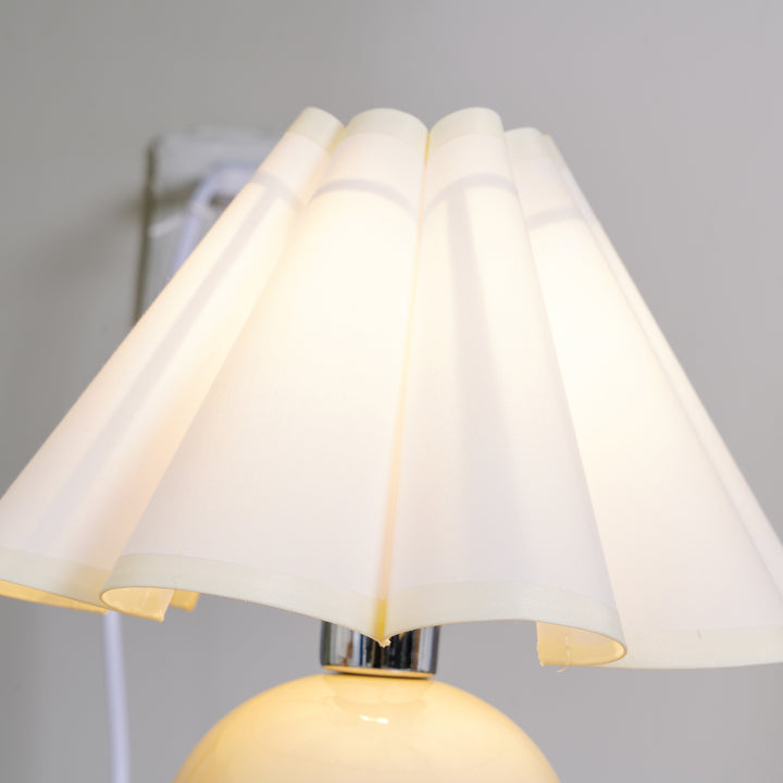 Kicsi Knife Pleat Table Lamp - Vakkerlight