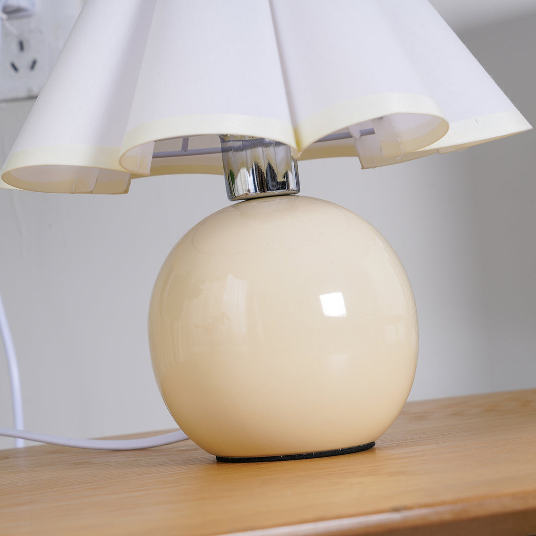 Kicsi Knife Pleat Table Lamp - Vakkerlight