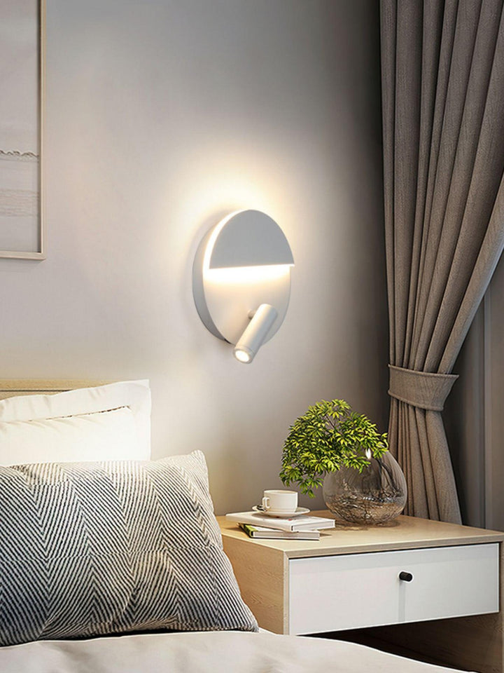 Kneeland Rotatable Wall Lamp - Vakkerlight