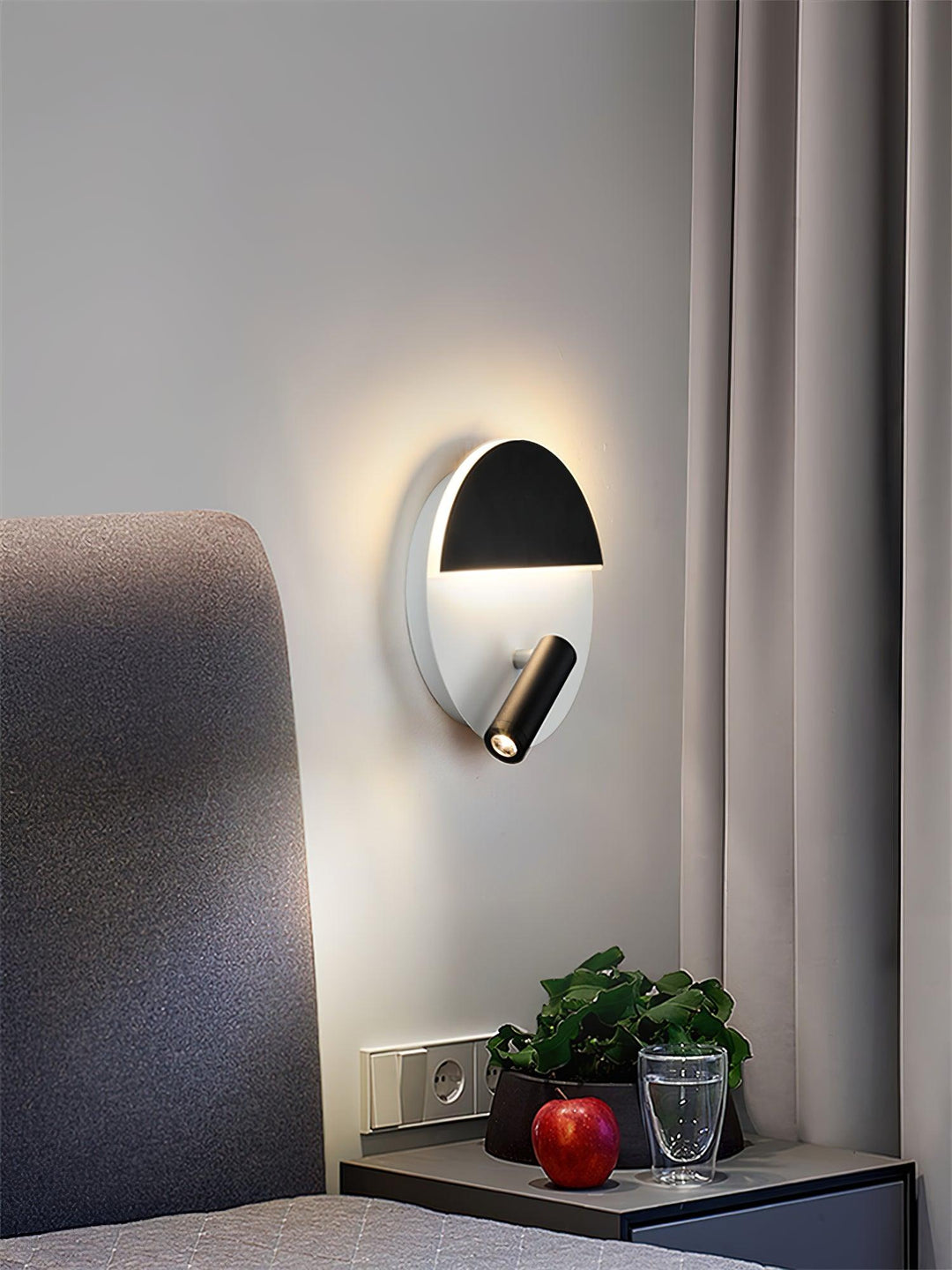 Kneeland Rotatable Wall Lamp - Vakkerlight