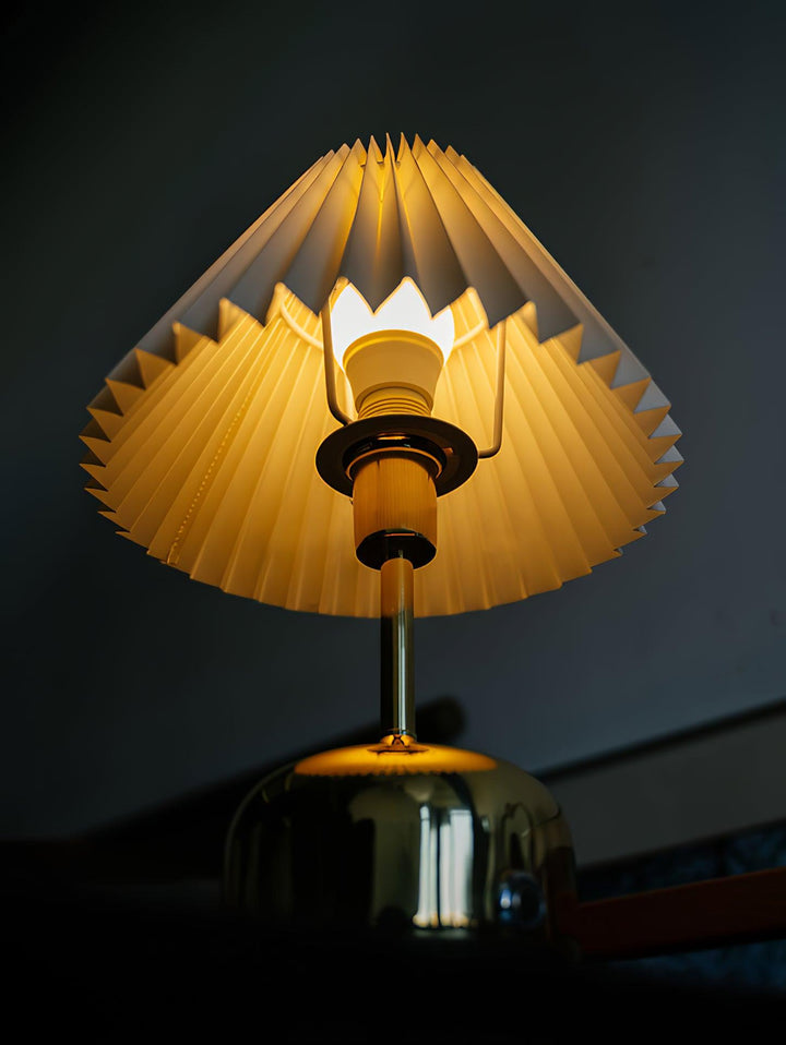 Metal Antique Table Lamp - Vakkerlight