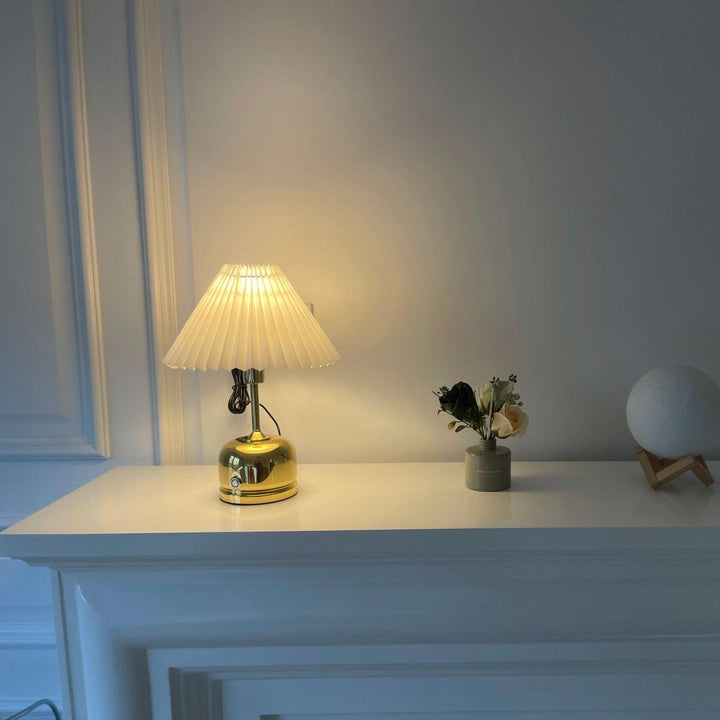 Metal Antique Table Lamp - Vakkerlight