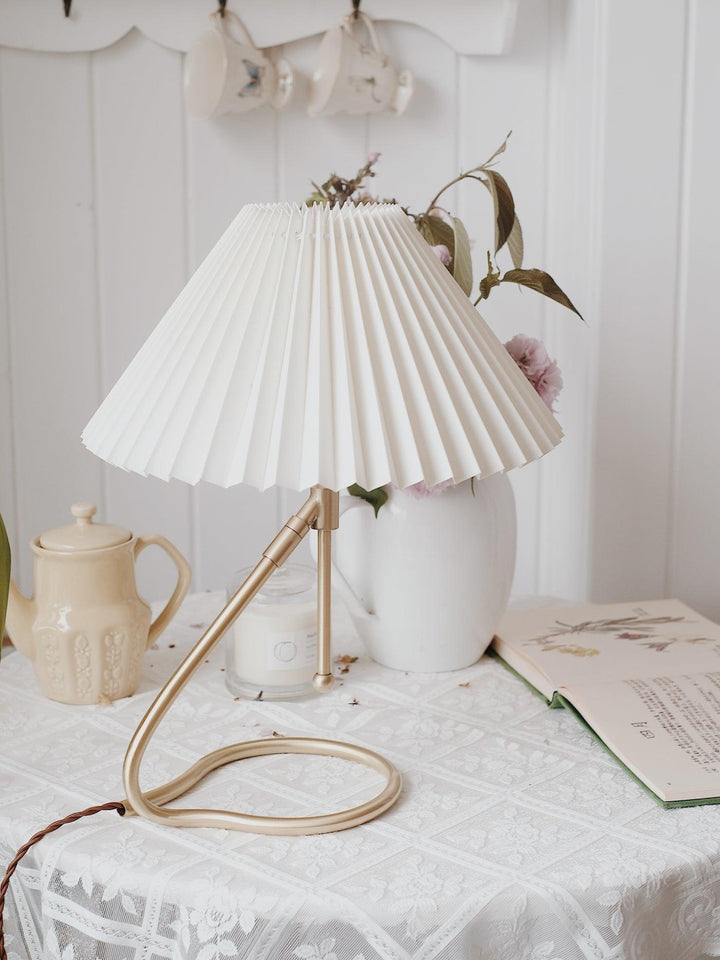 Levitate Pleated Table Lamp - Vakkerlight