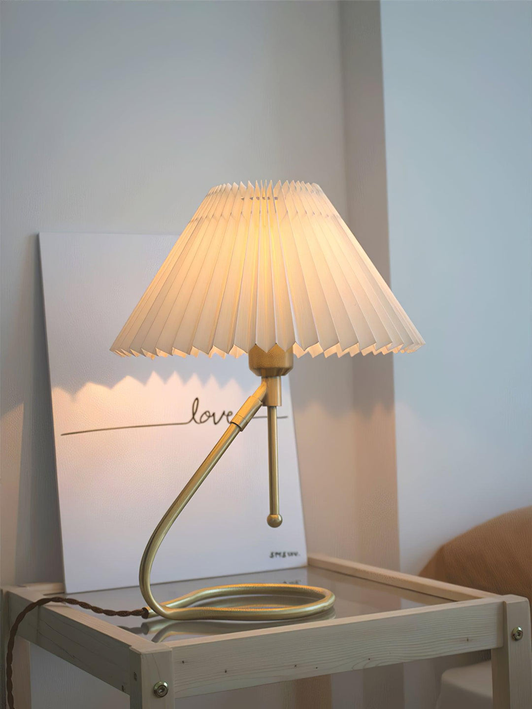 Levitate Pleated Table Lamp - Vakkerlight