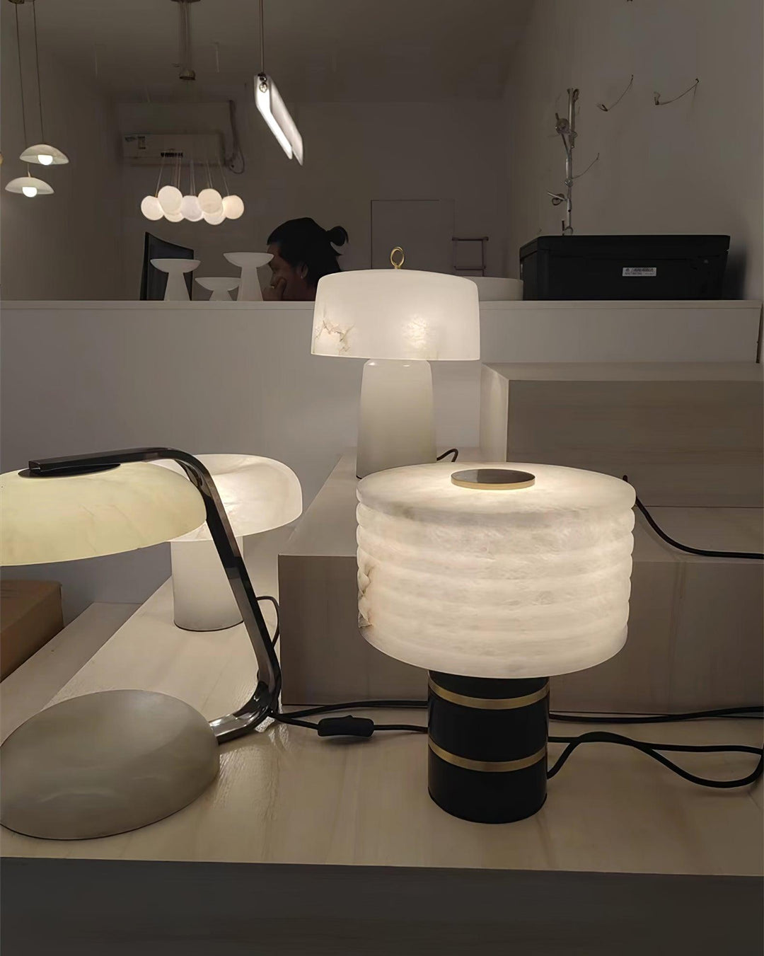 Outela Table Lamp - Vakkerlight